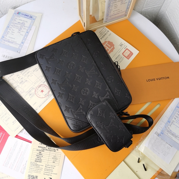 ルイヴィトンバッグ背面デザイン